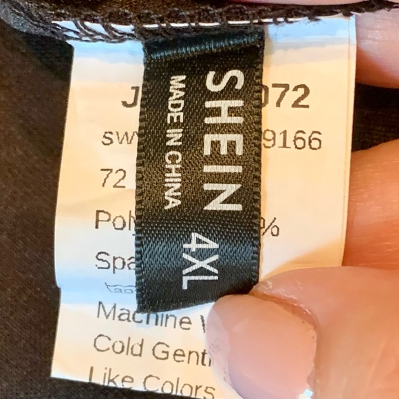 Black Scallop neck tank. (4xl) - Picture 4 of 5